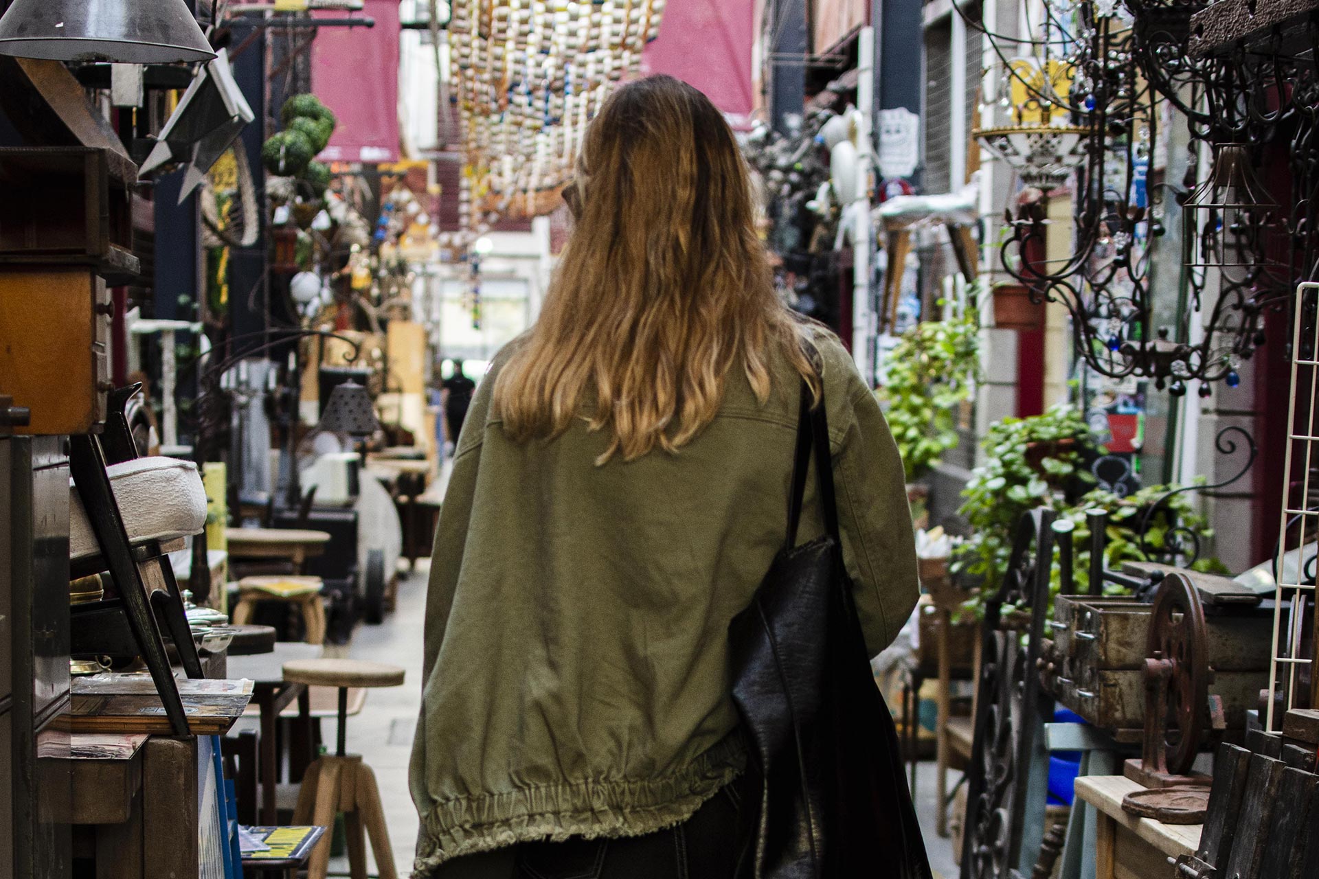 femme chine brocante